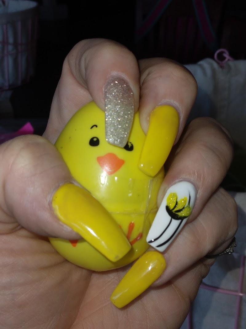 Hot Nail Salon, nail salon in Shamokin, PA, photo 2 of 6